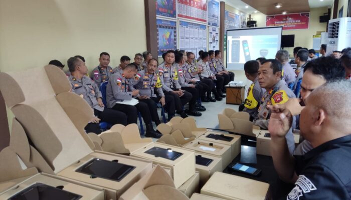 Polda Kalbar Distribusikan HT Canggih untuk Pengamanan Pemilu 2024